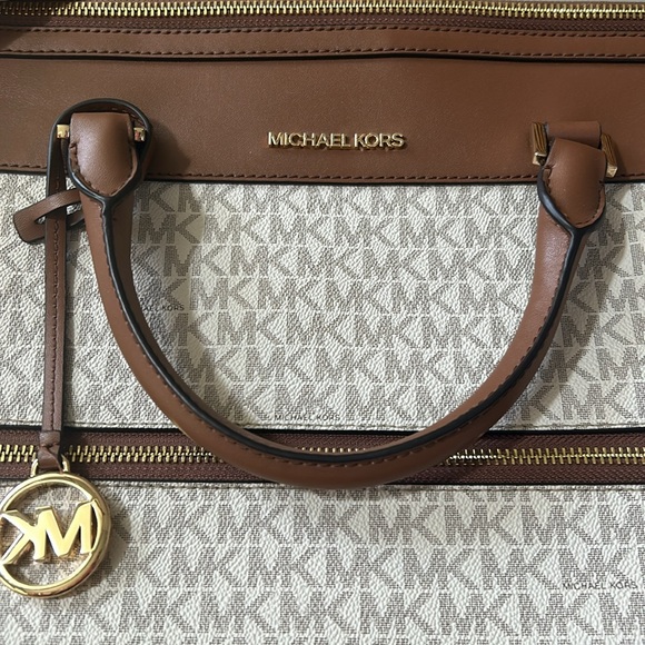 Michael kors duffle bag Euc - Picture 2 of 7